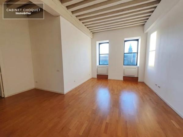 GRAND F3 AVEC PARKING ET CAVE A LOUER - VIEUX-LILLE - 93 m 2 - 1 519 € charges comprises par mois