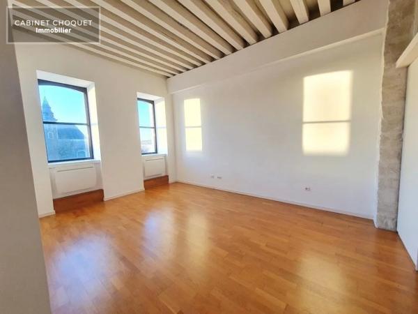 GRAND F3 AVEC PARKING ET CAVE A LOUER - VIEUX-LILLE - 93 m 2 - 1 519 € charges comprises par mois