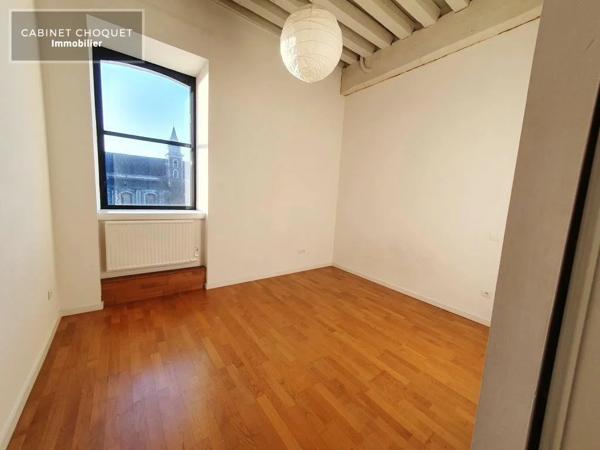 GRAND F3 AVEC PARKING ET CAVE A LOUER - VIEUX-LILLE - 93 m 2 - 1 519 € charges comprises par mois