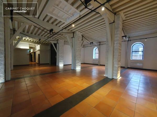 GRAND F3 AVEC PARKING ET CAVE A LOUER - VIEUX-LILLE - 93 m 2 - 1 519 € charges comprises par mois