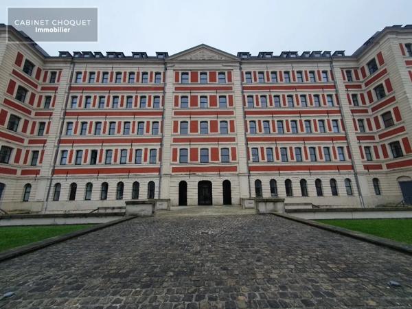 GRAND F3 AVEC PARKING ET CAVE A LOUER - VIEUX-LILLE - 93 m 2 - 1 519 € charges comprises par mois