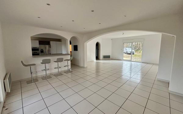 Maison à vendre    9 pièces • 313 m2 Lagarrigue