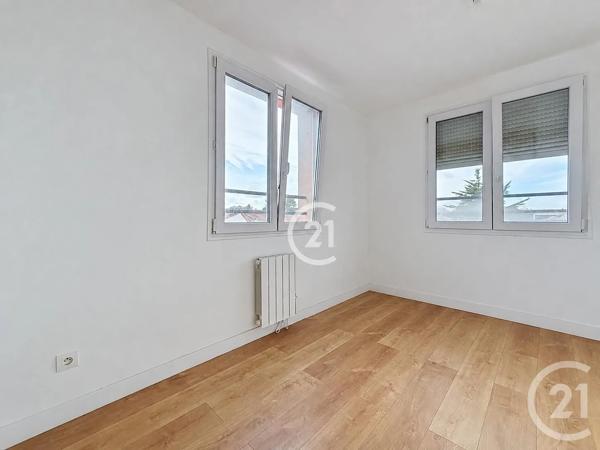 Immeuble à vendre  246 m 2   ROMAINVILLE  - 93
