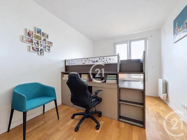 Immeuble à vendre  246 m 2   ROMAINVILLE  - 93