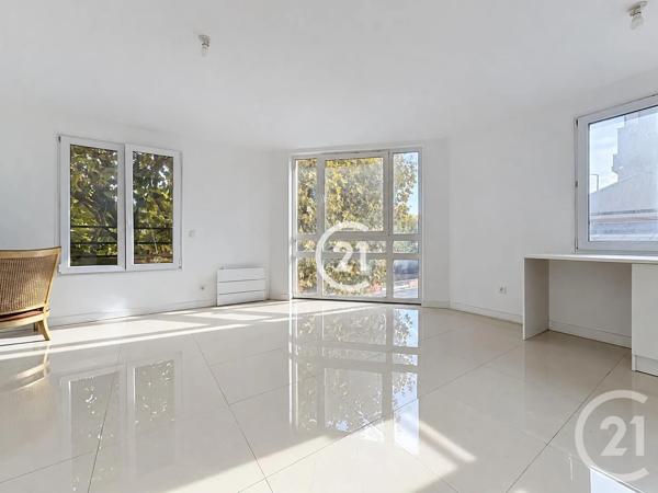 Immeuble à vendre  246 m 2   ROMAINVILLE  - 93