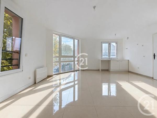 Immeuble à vendre  246 m 2   ROMAINVILLE  - 93