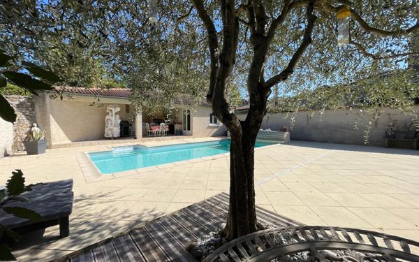 Maison à vendre    5 pièces •  Vallon-Pont-d'Arc