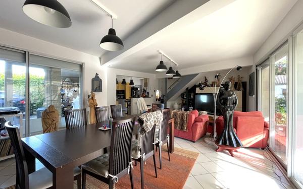 Maison à vendre    5 pièces •  Vallon-Pont-d'Arc