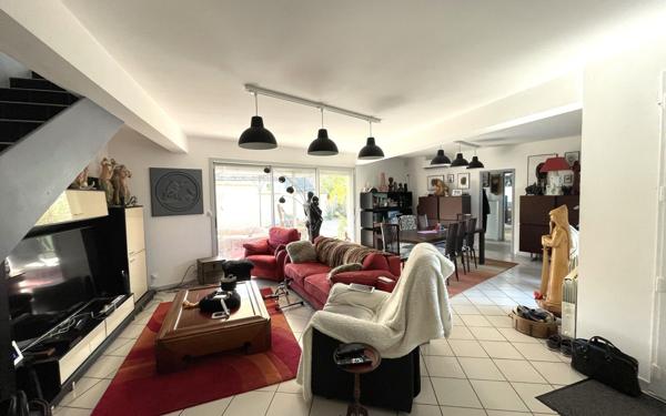 Maison à vendre    5 pièces •  Vallon-Pont-d'Arc