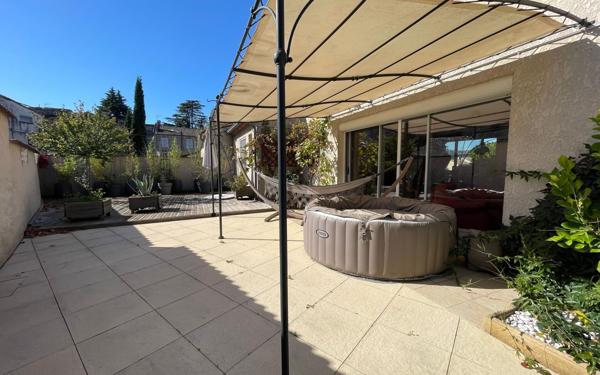 Maison à vendre    5 pièces •  Vallon-Pont-d'Arc