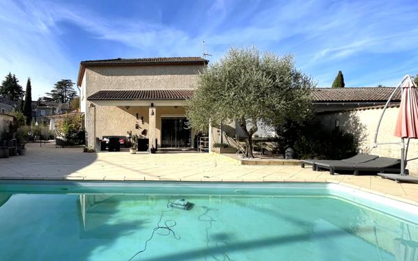 Maison à vendre    5 pièces •  Vallon-Pont-d'Arc