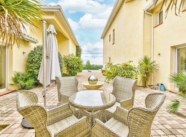 Villa d'exception de 7 pièces à Castelnau-d'Estrétefonds