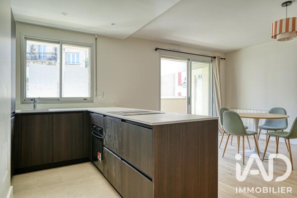 Location appartement 2 pièces 49 m² Paris 18