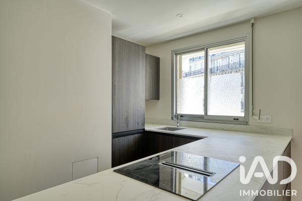 Location appartement 2 pièces 49 m² Paris 18