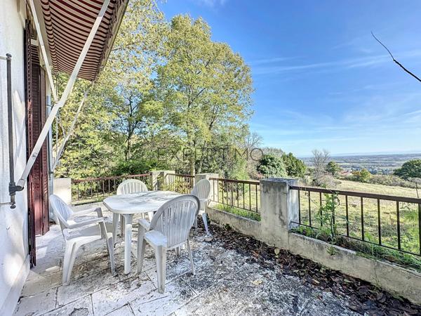 Tournus (71700) TOURNUS : Château + Maison et granges sur 1,6 hectare avec vue panoramique sur la Saône.