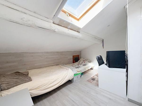 Maison Le Pontet T3 de 87 m2 combles aménagées, cour et atelier