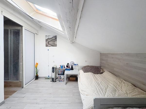 Maison Le Pontet T3 de 87 m2 combles aménagées, cour et atelier