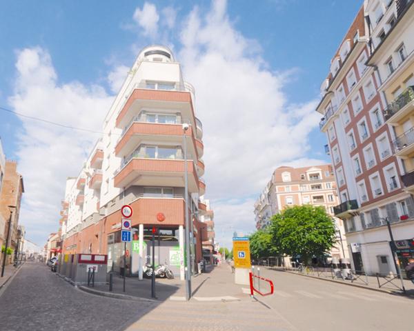 APPARTEMENT - 3 pièces 67m² - ROMAINVILLE - Place du Marché