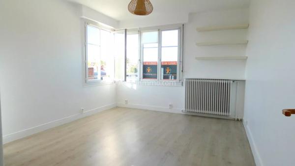 Location                                                      Appartement
                        
                     2 pièces                      40 m2                     à Clamart