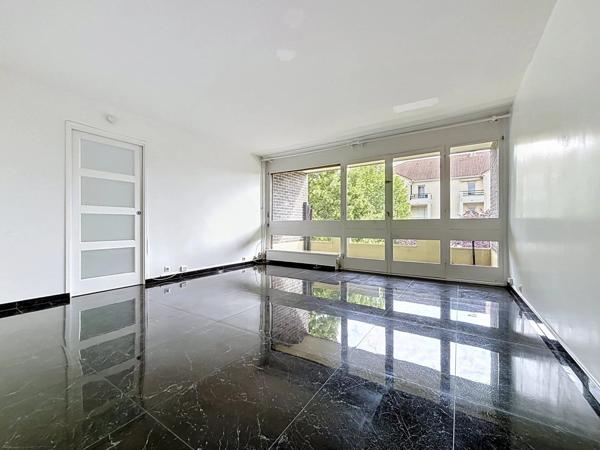 Vente                                                      Appartement
                        
                     4 pièces                                         à Limeil-Brévannes