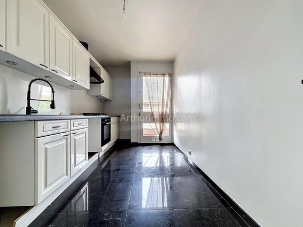 Vente                                                      Appartement
                        
                     4 pièces                                         à Limeil-Brévannes