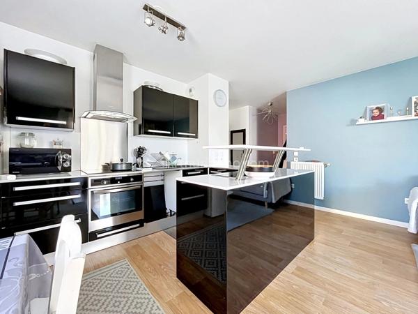 Vente                                                      Appartement
                        
                     3 pièces                      63 m2                     à Limeil-Brévannes