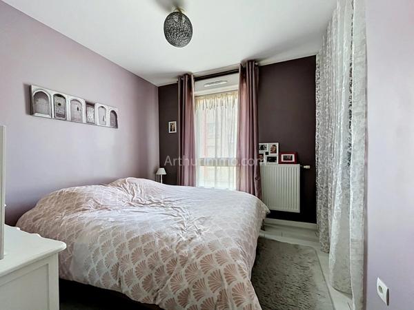 Vente                                                      Appartement
                        
                     3 pièces                      63 m2                     à Limeil-Brévannes