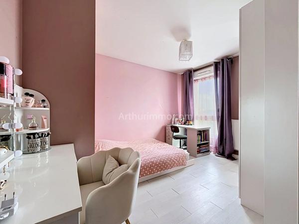 Vente                                                      Appartement
                        
                     3 pièces                      63 m2                     à Limeil-Brévannes