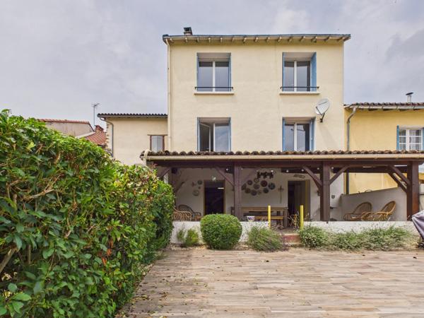 Charmante maison près de Confolens avec vue sur la rivière