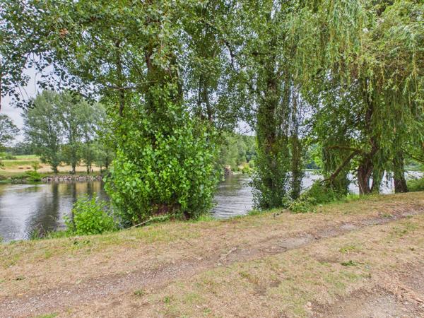 Charmante maison près de Confolens avec vue sur la rivière