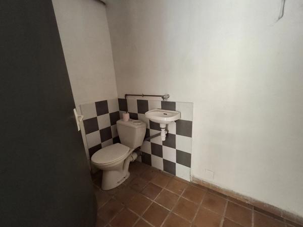 Une occasion rare de créer trois appartements élégants dans un emplacement de choix