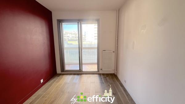 Appartement
         4 pièces
        - 92 m² 415 000 € *