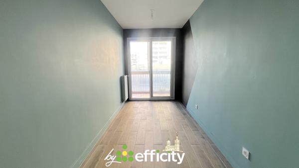 Appartement
         4 pièces
        - 92 m² 415 000 € *