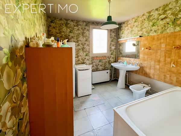 Dourdan (91410) À Dourdan – Maison mitoyenne à fort potentiel, idéale pour vos futurs projets .