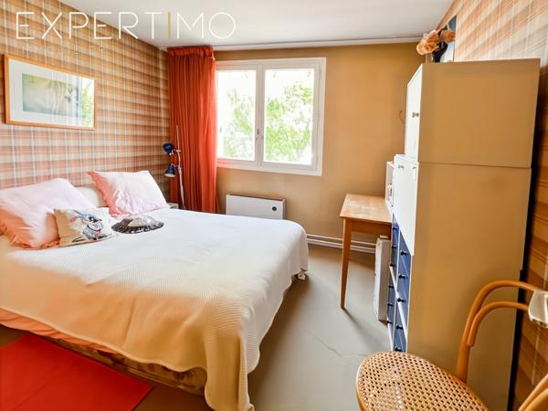 Dourdan (91410) À Dourdan – Maison mitoyenne à fort potentiel, idéale pour vos futurs projets .