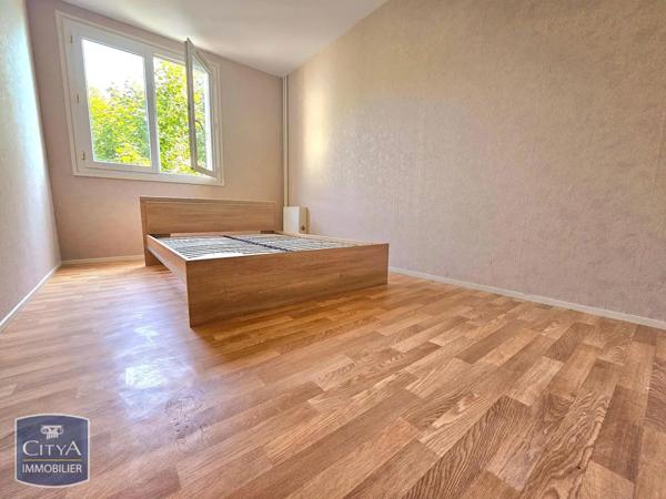 Appartement à louer 4 pièces 79.75m² Levroux (36110)