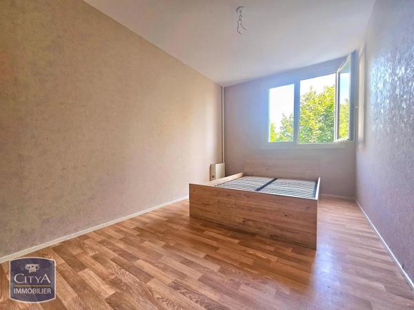 Appartement à louer 4 pièces 79.75m² Levroux (36110)