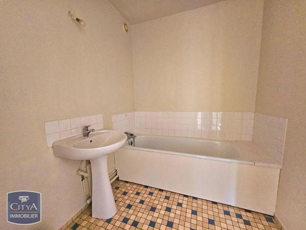 Appartement à louer 4 pièces 79.75m² Levroux (36110)