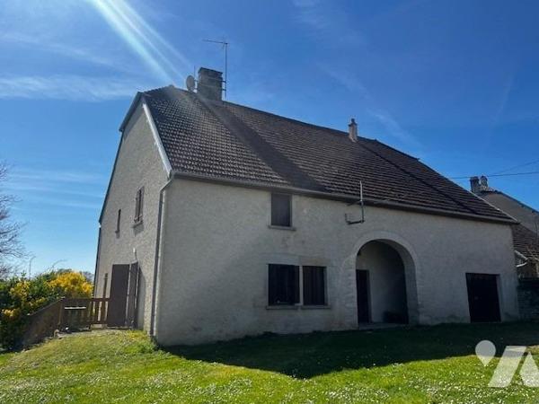 Propriété sur près de 28 ares de terrain clos et arboré – Idéale grande famille, gîtes ou ch