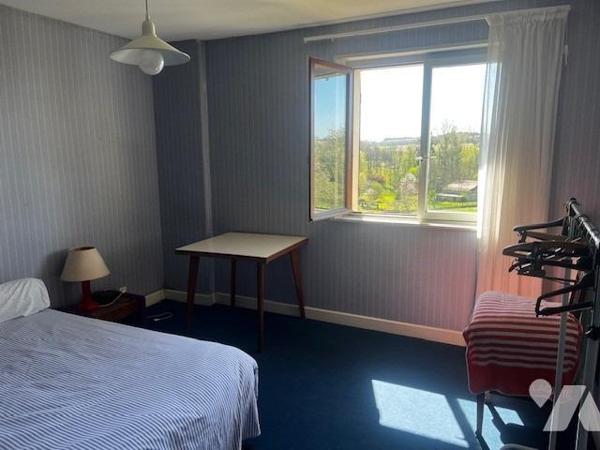 Propriété sur près de 28 ares de terrain clos et arboré – Idéale grande famille, gîtes ou ch