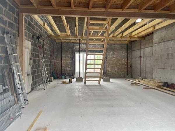 Grange à vendre |  Ruelle-sur-Touvre |  3 pièces | 190 m²