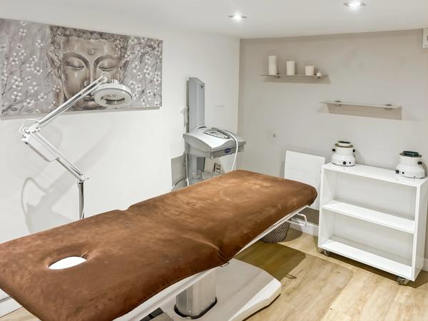 Fonds de commerce à vendre PARIS 12EME ARRONDISSEMENT (75) - Quartier Picpus -  Institut de beauté - 2 cabines - 54 000 € honoraires d'agence inclus