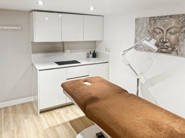 Fonds de commerce à vendre PARIS 12EME ARRONDISSEMENT (75) - Quartier Picpus -  Institut de beauté - 2 cabines - 54 000 € honoraires d'agence inclus