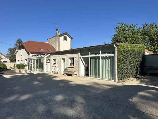 RARE SUR LE SECTEUR – Maison Ancienne Rénovée avec Studio Indépendant et Terrain constructible