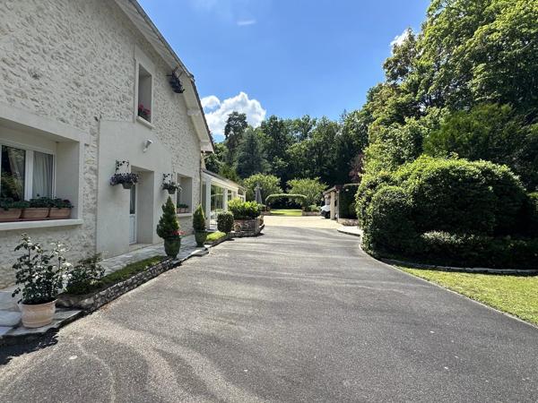 RARE SUR LE SECTEUR – Maison Ancienne Rénovée avec Studio Indépendant et Terrain constructible