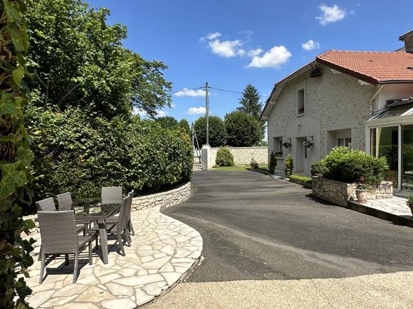 RARE SUR LE SECTEUR – Maison Ancienne Rénovée avec Studio Indépendant et Terrain constructible