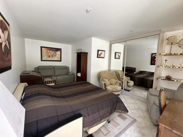 RARE SUR LE SECTEUR – Maison Ancienne Rénovée avec Studio Indépendant et Terrain constructible