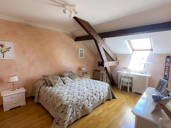 RARE SUR LE SECTEUR – Maison Ancienne Rénovée avec Studio Indépendant et Terrain constructible