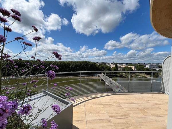 Appartement T5 dernier étage avec terrasse de 71m² centre ville ANGERS DISPONIBLE DE SUITE