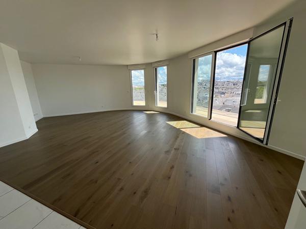 Appartement T5 dernier étage avec terrasse de 71m² centre ville ANGERS DISPONIBLE DE SUITE